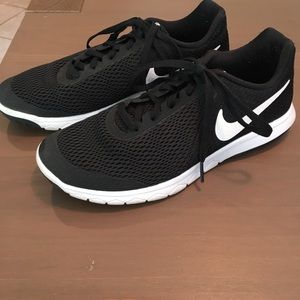 Black nike sneakers